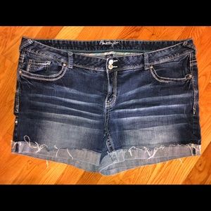 Jean Shorts with Destruction